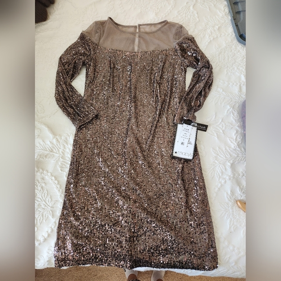 Party Dress. Size 6 - Picture 3 of 3